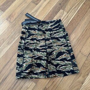 Virus Women's Active Embark 6" Biker Shorts CA4 Jungle Camo Small NWT
